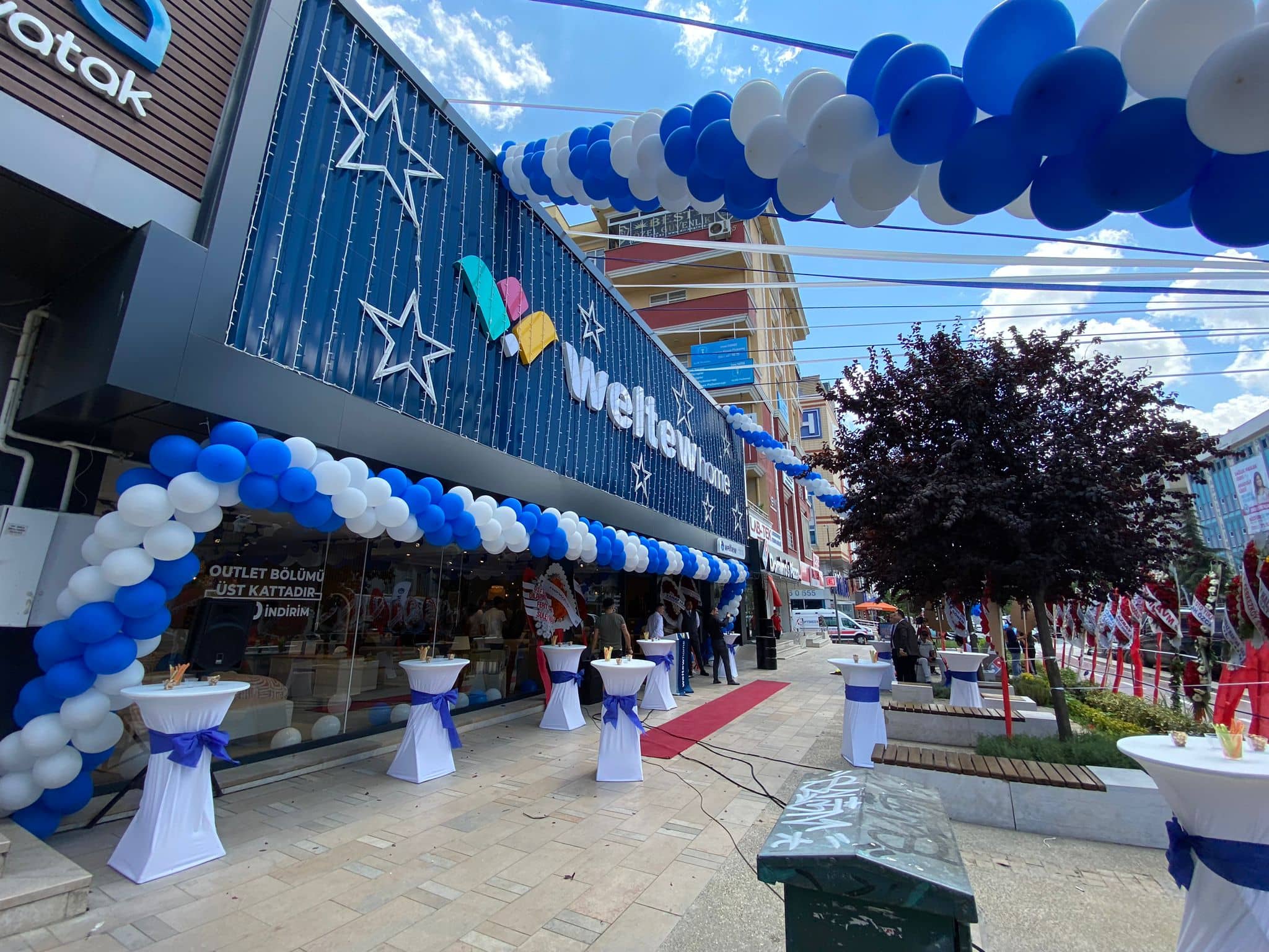 Avcılar tekstil mağazası açılış organizasyonu balon süsleme