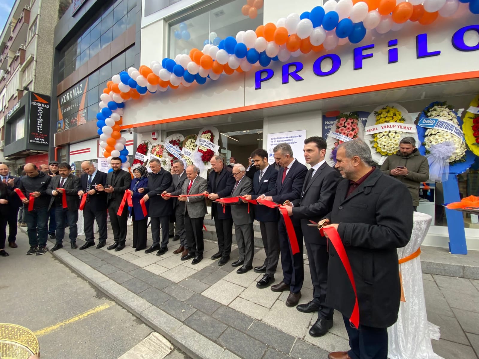 Mağaza açılış organizasyonu İstanbul kurdele kesim balon